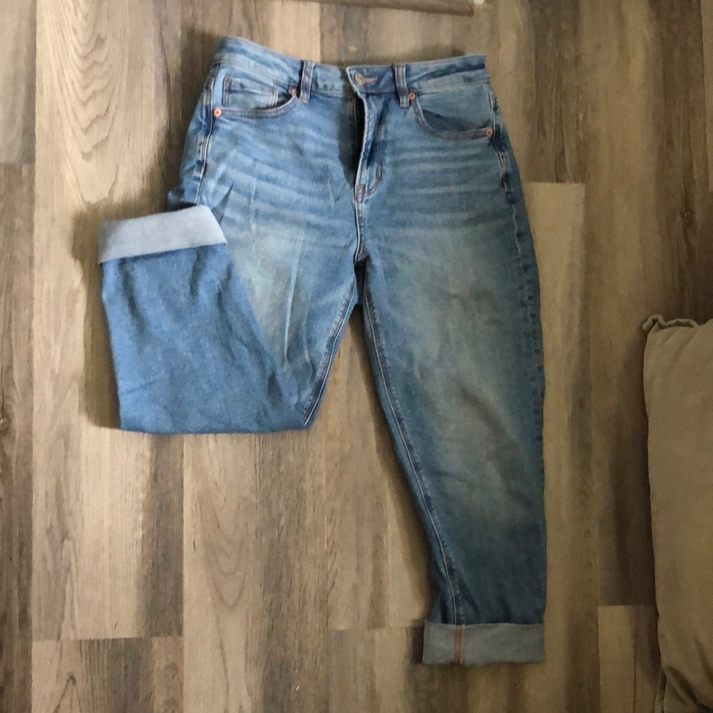 American eagle- mom jeans